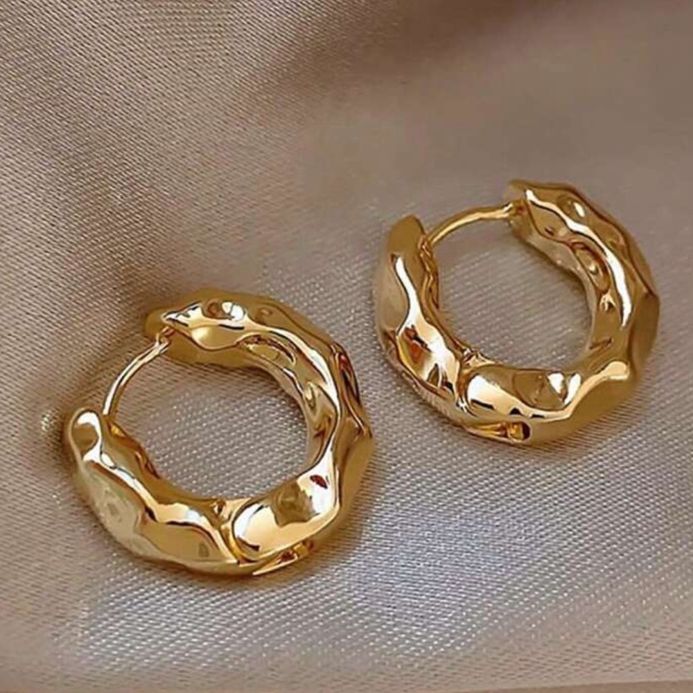 NWOT 18k gold plated stainless steel, non tarnishing, waterproof every day wear